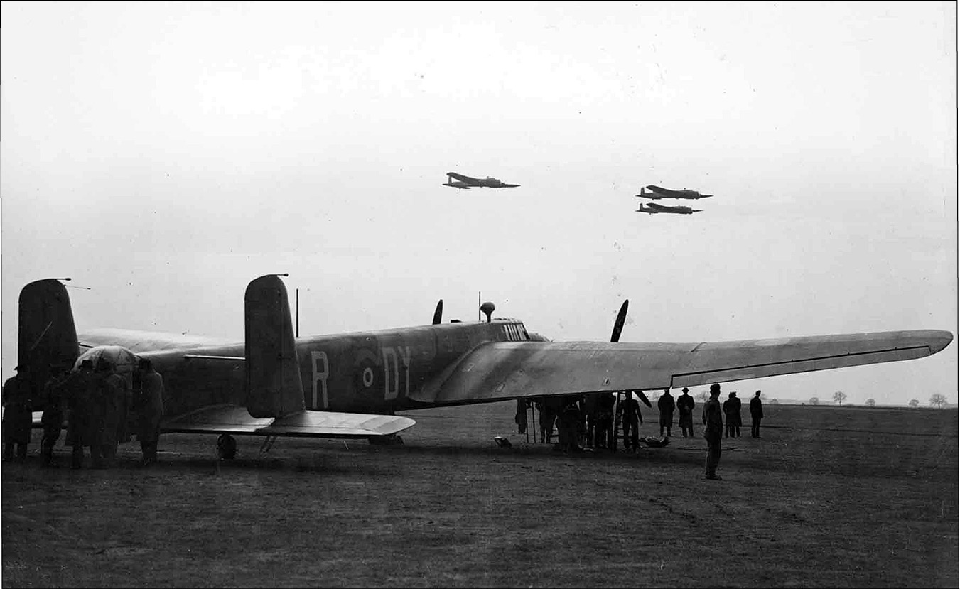 002_RAF_Whitley_bombers_in_flight.tif